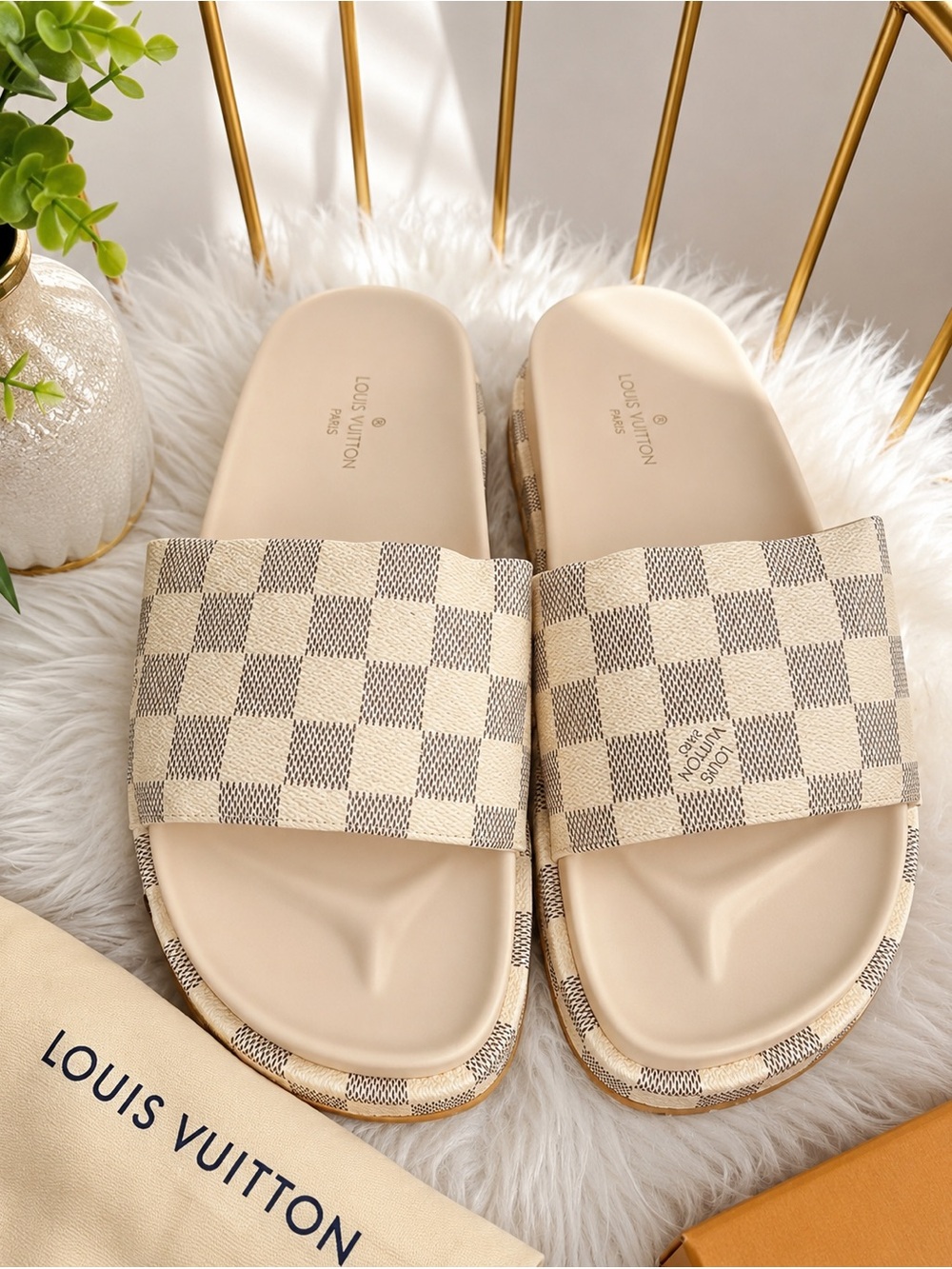Source Unknown Beige and Cream Checkerboard Slide Sandals
